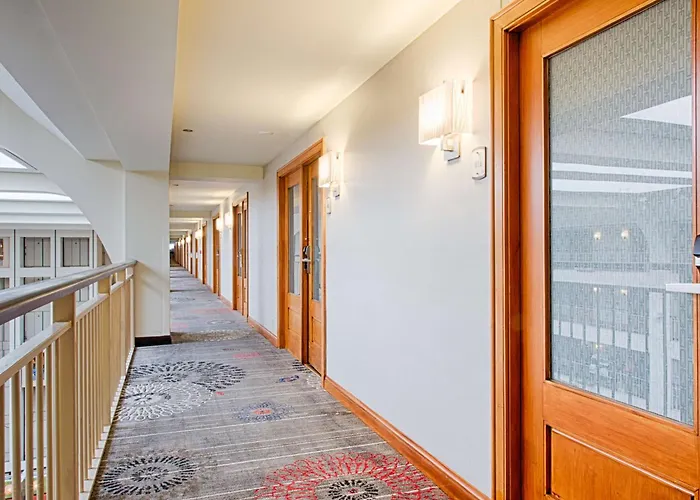 Hotel Embassy By Hilton Chicago O'hare Rosemont