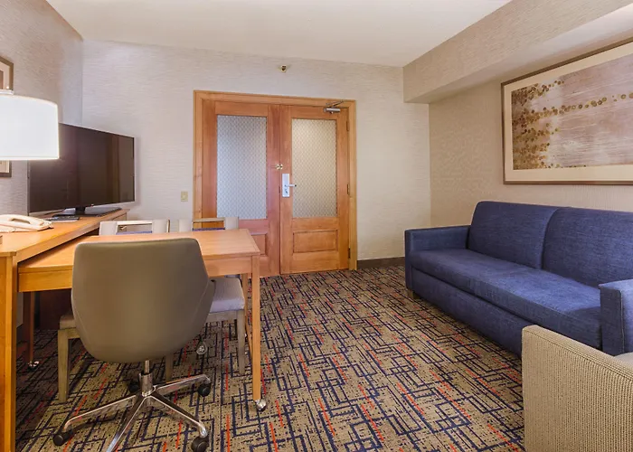 Embassy By Hilton Chicago O'hare