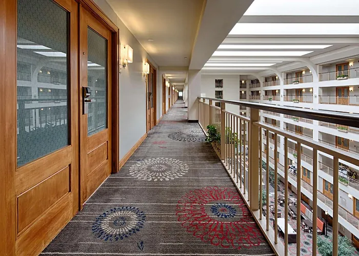 Hotel Embassy By Hilton Chicago O'hare
