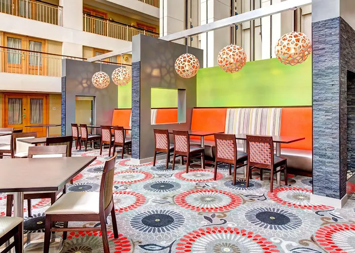 Hotel Embassy By Hilton Chicago O'hare 4*