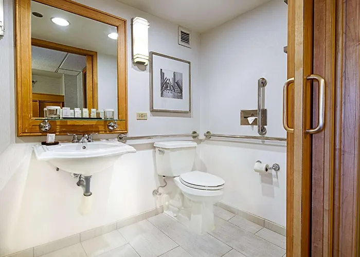 Hotel Embassy By Hilton Chicago O'hare 4*