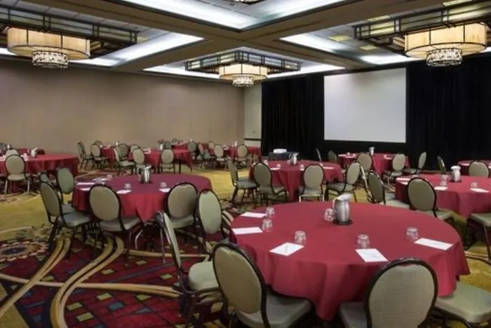 Hotel Embassy By Hilton Chicago O'hare 4*