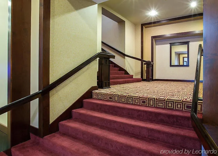 Hotel Embassy By Hilton Chicago O'hare 4*