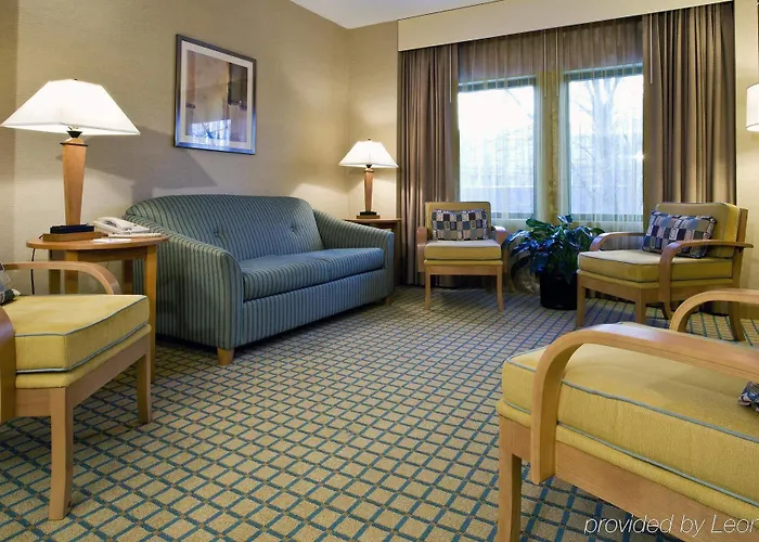 Embassy By Hilton Chicago O'hare Hotel