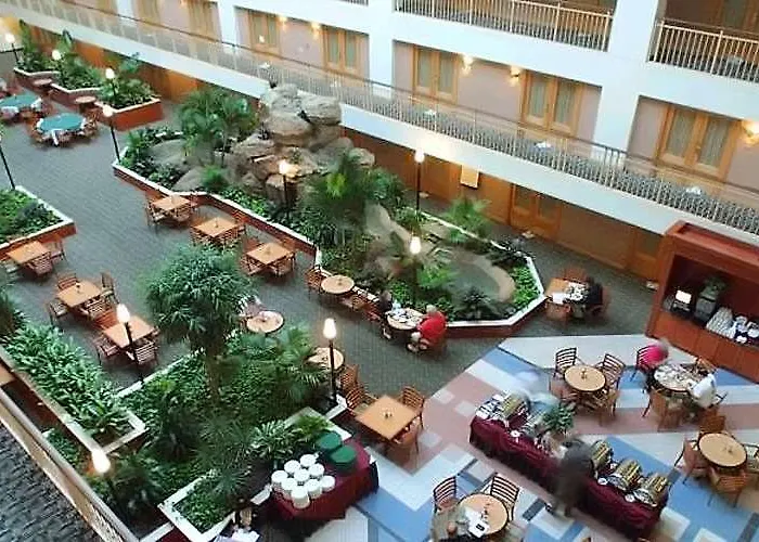 Hotel Embassy By Hilton Chicago O'hare 4*