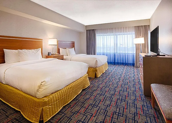 Hotel Embassy By Hilton Chicago O'hare 4*